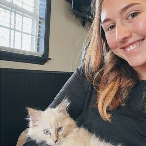 Meet your Posher, Hailey jo